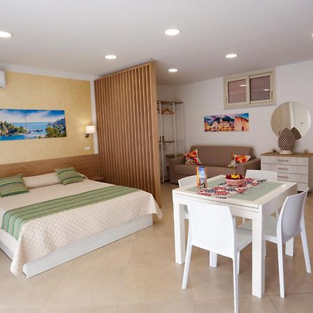 Theos Holidays Apartments Giardini Naxos Exterior photo