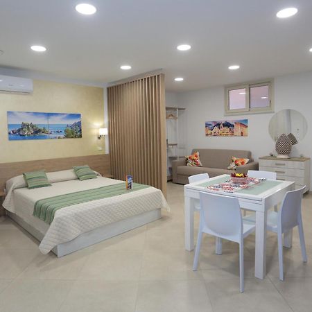 Theos Holidays Apartments Giardini Naxos Exterior photo