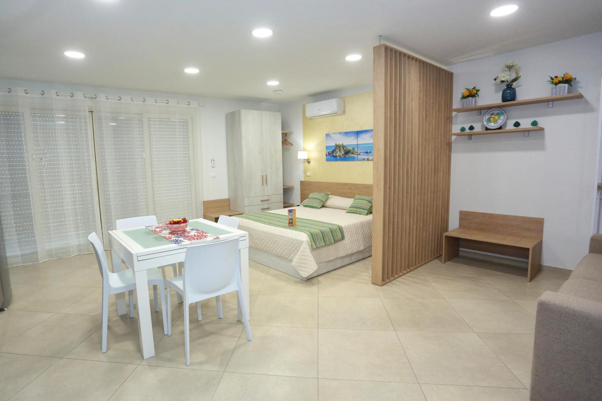 Theos Holidays Apartments Giardini Naxos Exterior photo