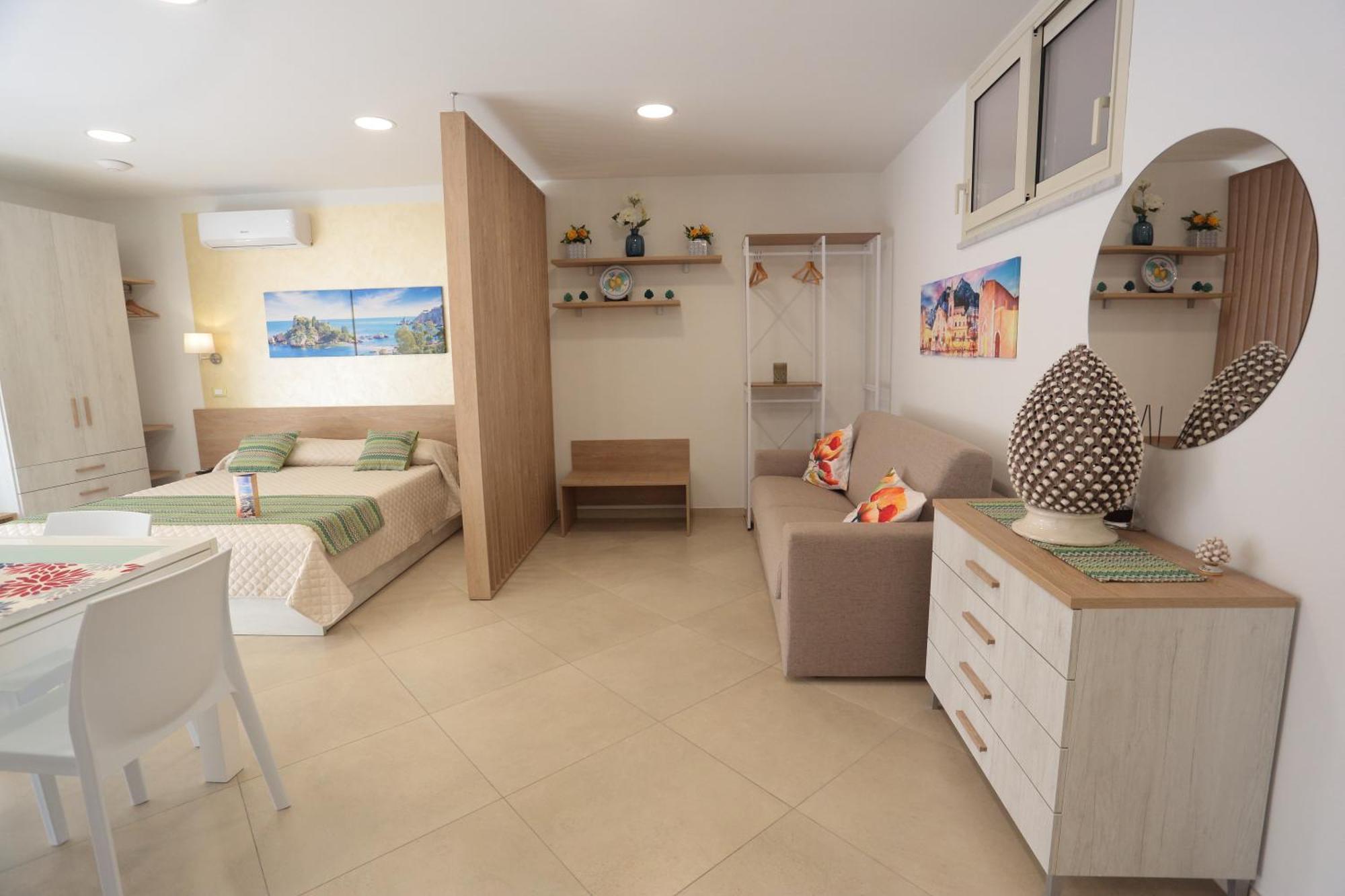Theos Holidays Apartments Giardini Naxos Exterior photo