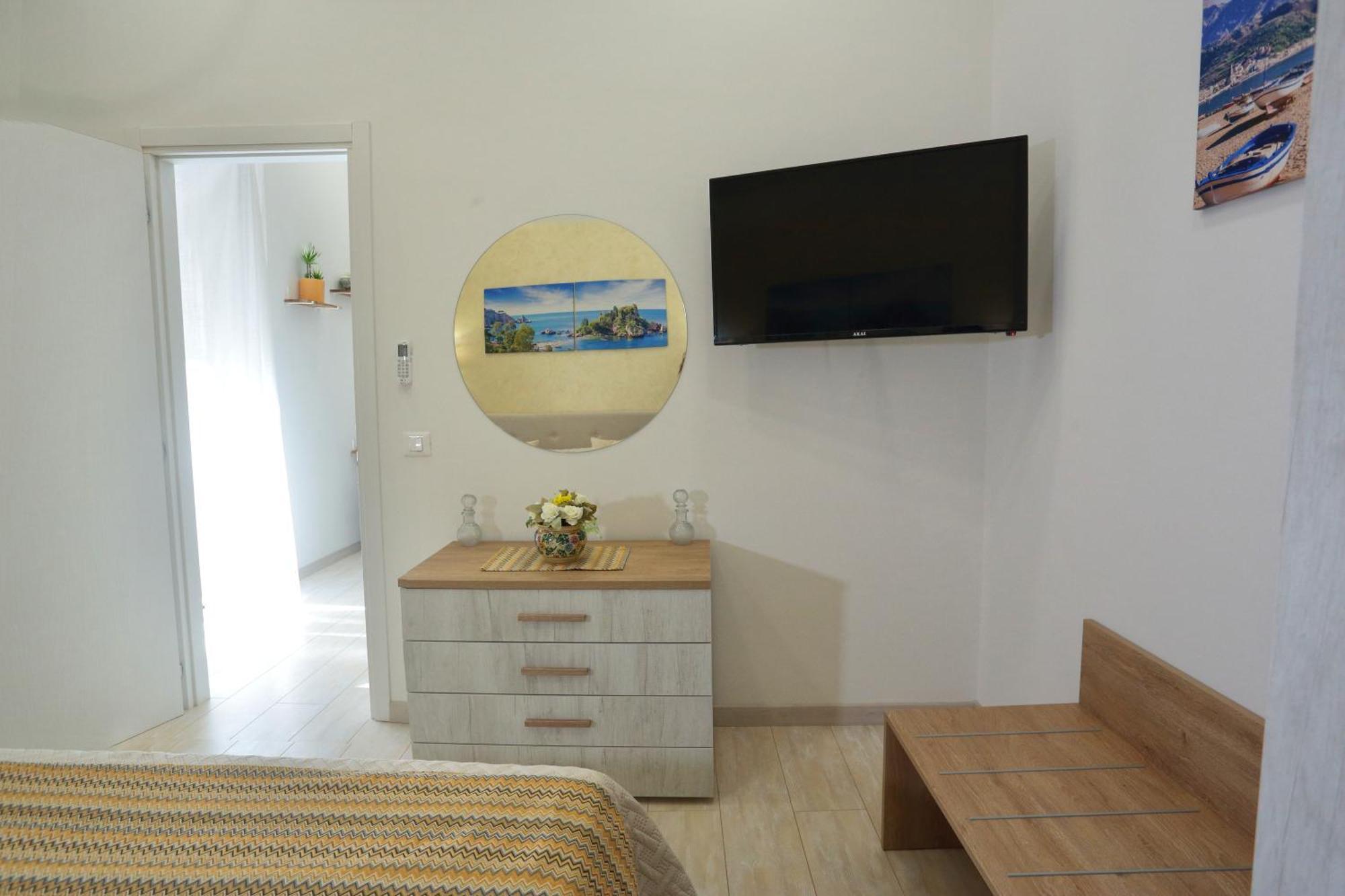 Theos Holidays Apartments Giardini Naxos Exterior photo
