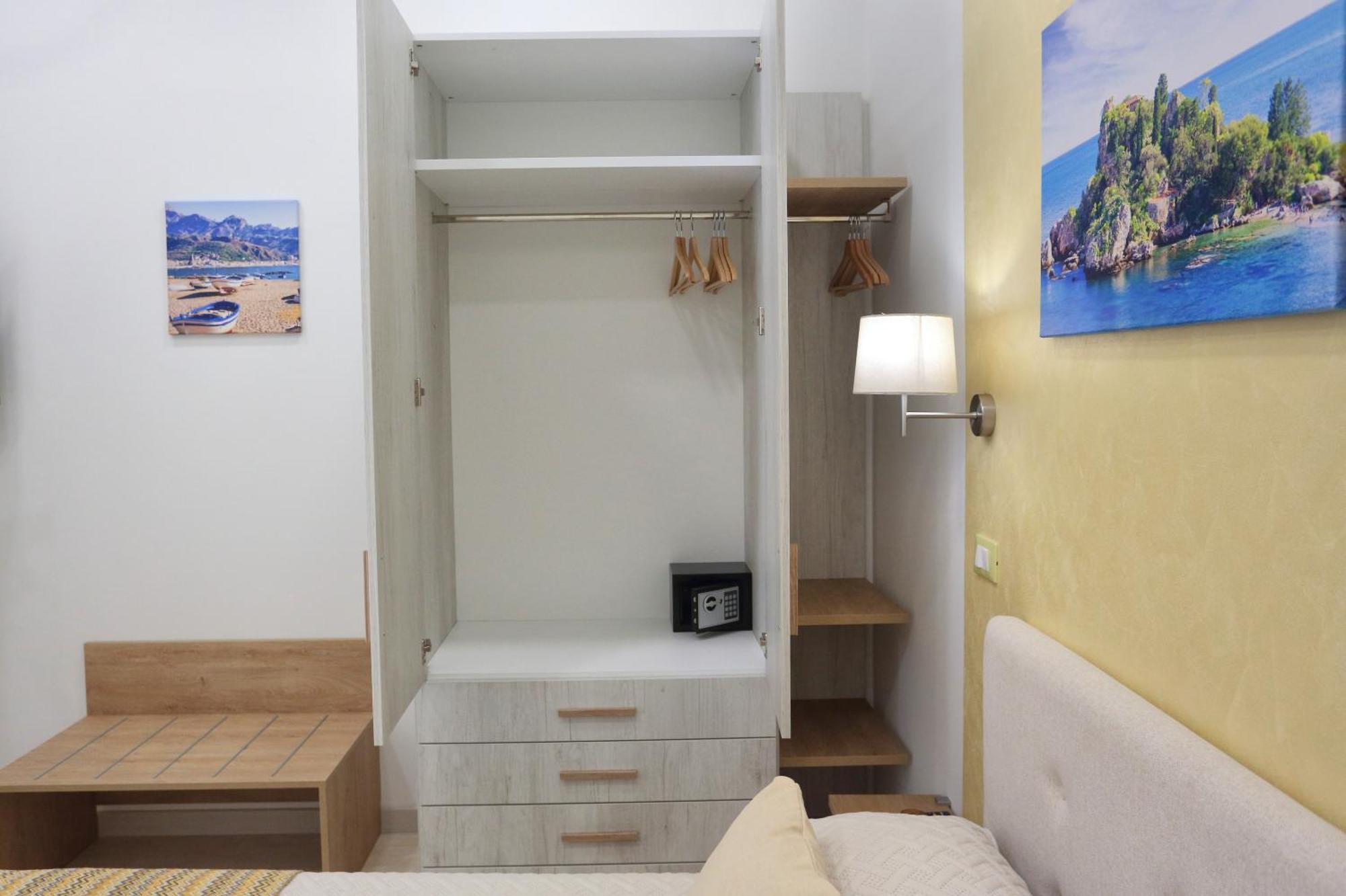 Theos Holidays Apartments Giardini Naxos Exterior photo