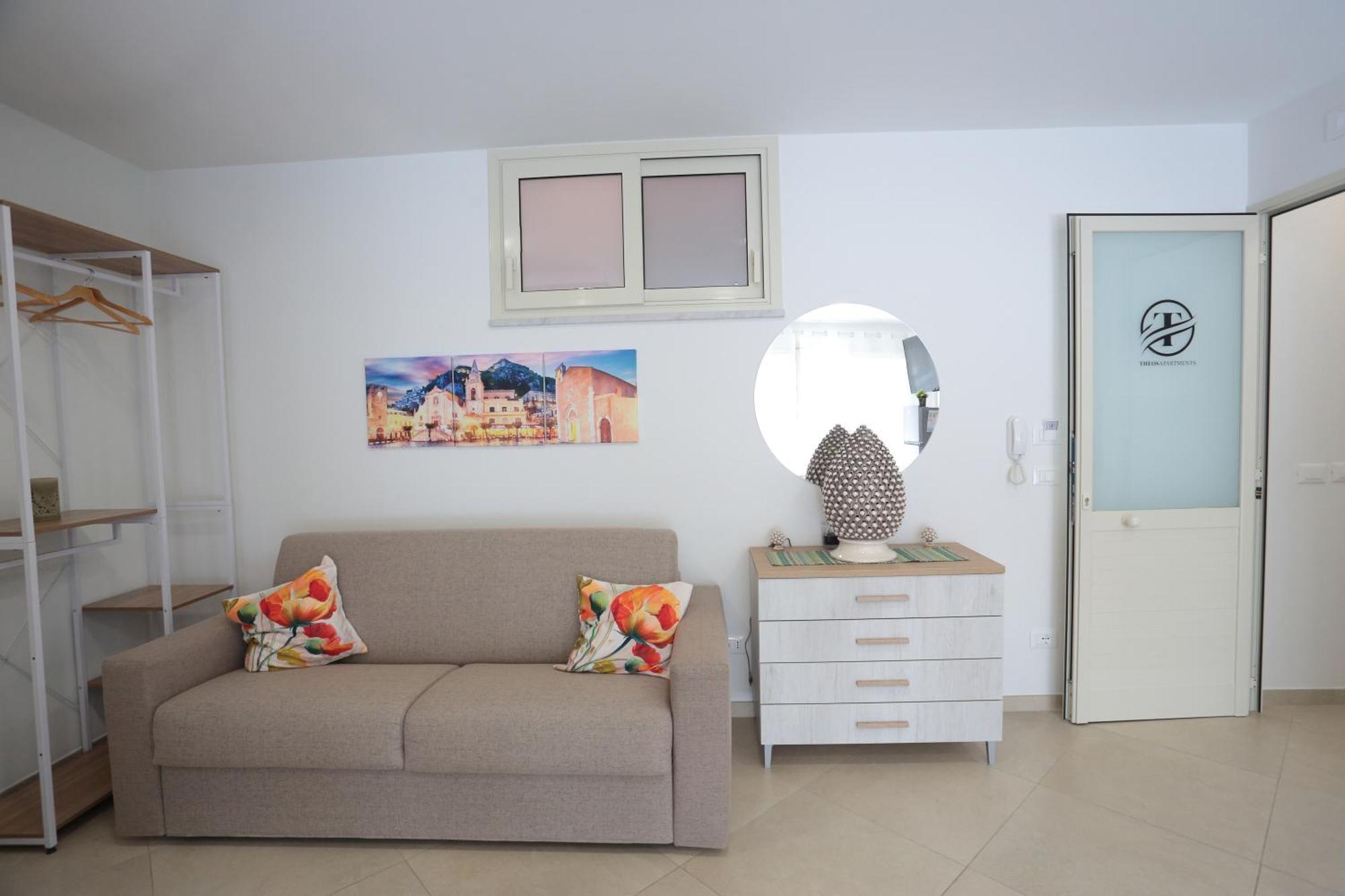 Theos Holidays Apartments Giardini Naxos Exterior photo