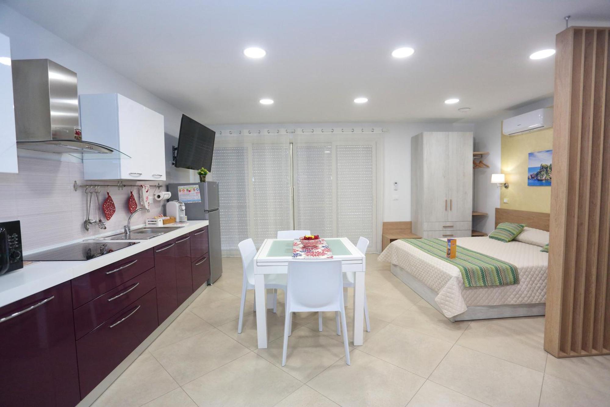 Theos Holidays Apartments Giardini Naxos Exterior photo