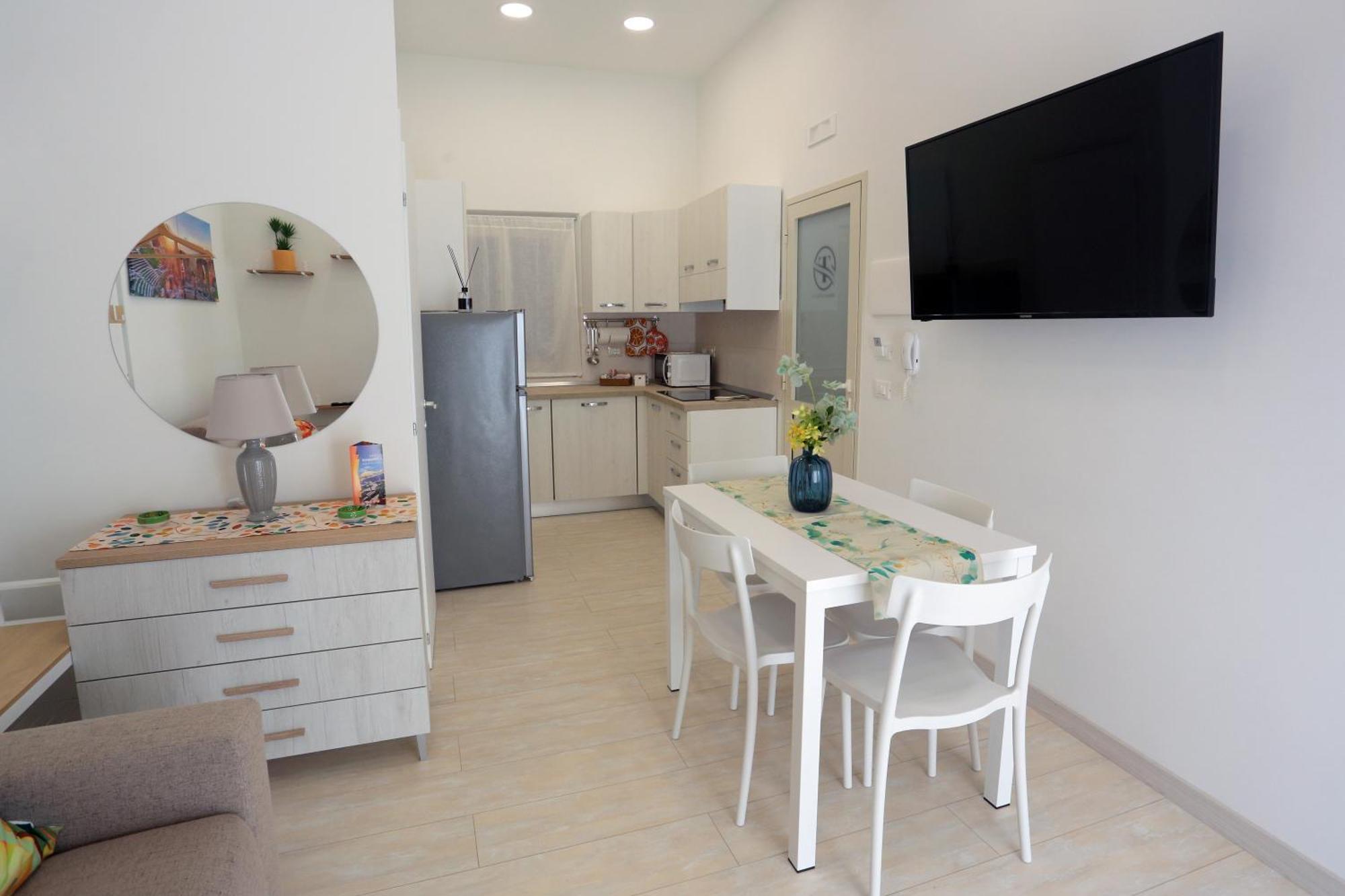 Theos Holidays Apartments Giardini Naxos Exterior photo